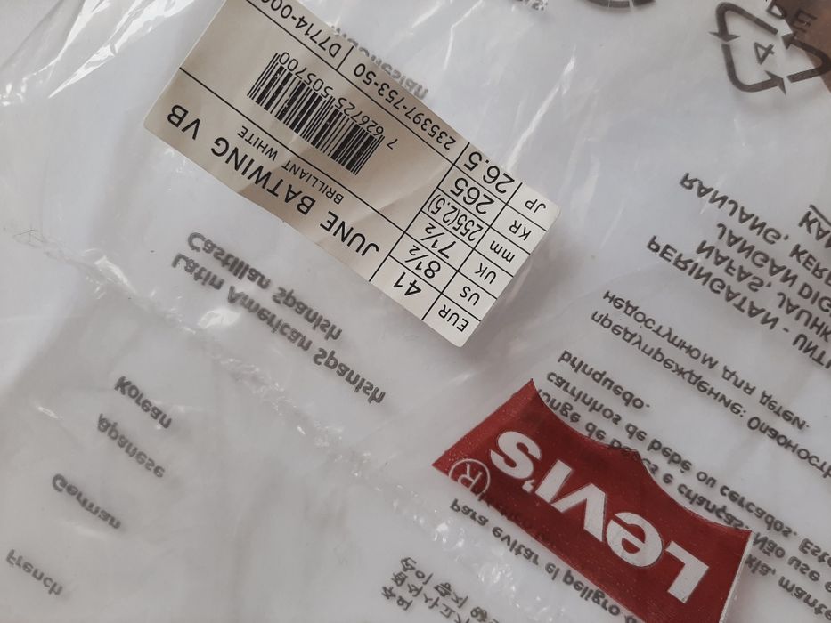 Levis Nowe klapki basenowe June Batwing VB 41