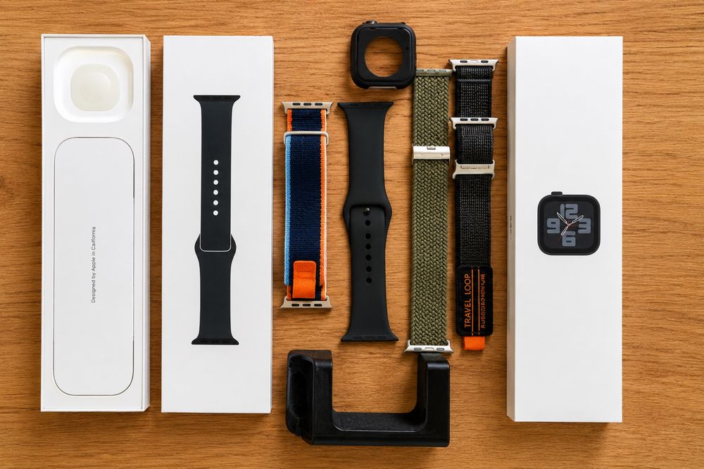 Apple Watch SE 2 (2022) 44 mm GPS – komplet + dodatkowe paski