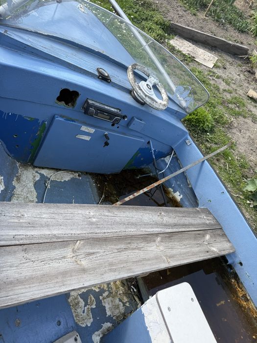 Łódka motorówka – baza do odnowienia. Tanio!