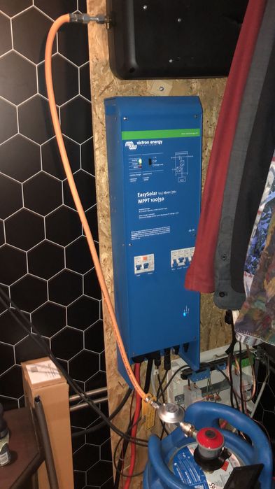 Sistema Solar Completo Off-Grid 750W — Victron + LiFePO4 280Ah