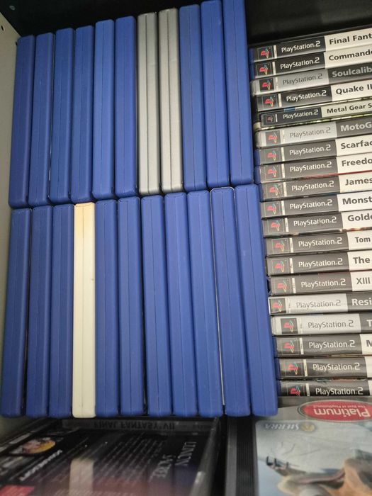 Jogos PS2 e duas PS2