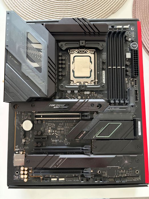 ASUS ROG Strix Z790-F Gaming WiFi + Intel i7 13700K Wieliczka • OLX.pl