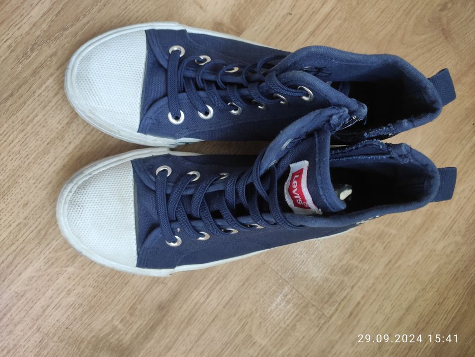 Кеды на мальчика фирме levis размер 32