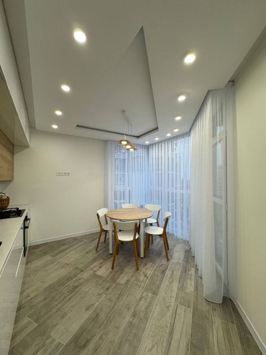 Оренда кухня-студія + спальна  на Прорізній.