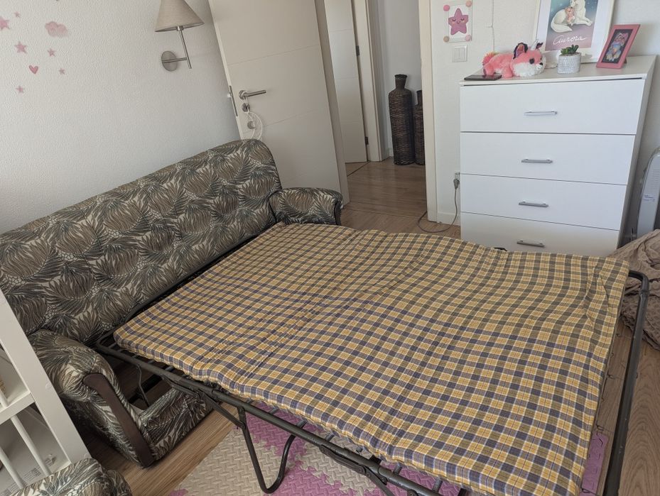 Sofa 3 lugares e 2 poltronas - Recuperados em bom estado