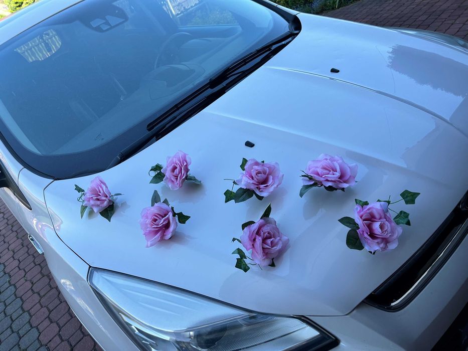 Dekoracja samochodu ozdoby na auto do ślubu róże kwiaty bukieciki róż