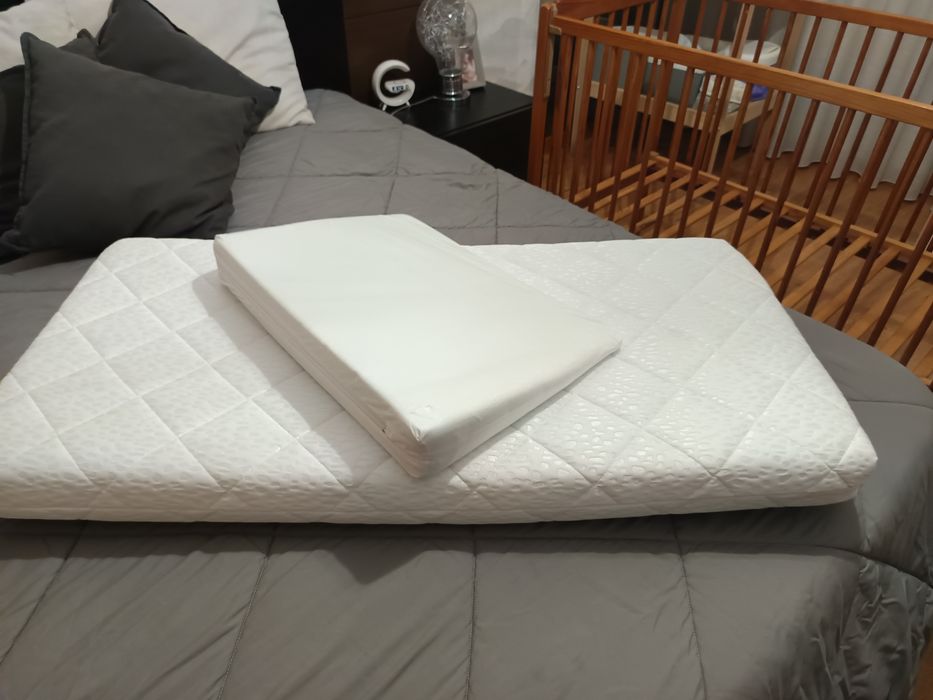 Berço de bebê com colchão novo