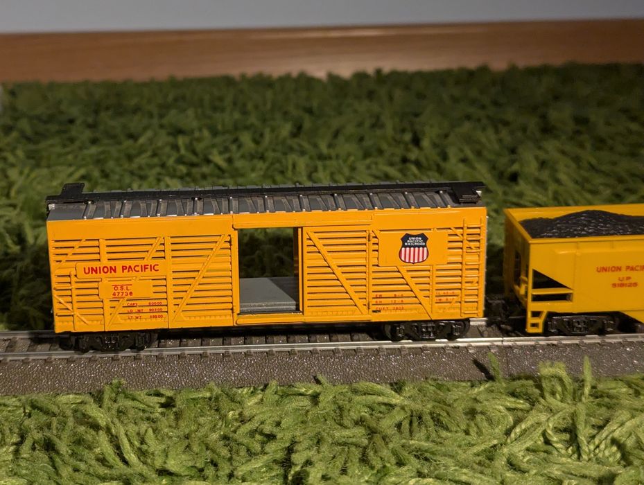 Lokomotywa Bachmann Santa Fe 307 z wagonami skala H0