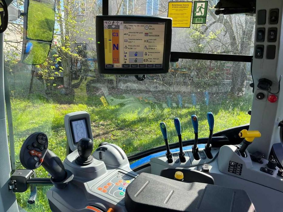 Trator New Holland T6.180 Dynamic Command - COMO NOVO
