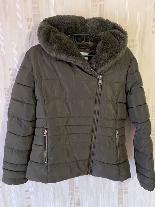 Жіноча куртка фірми «RESERVED»