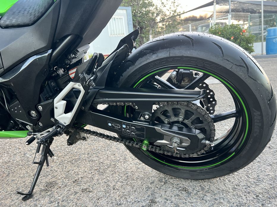 Vendo z800 de 2016 moto muito boa . Conducao otima e muita força.