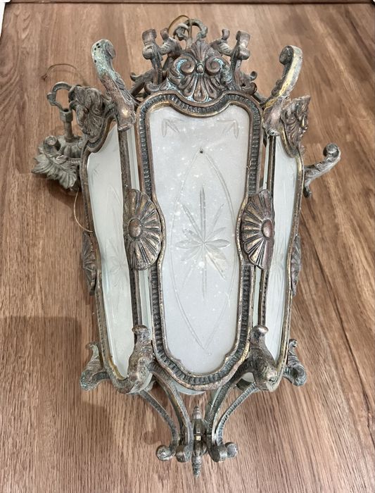 Candelabro de latão rococó.Anos 40 vintage