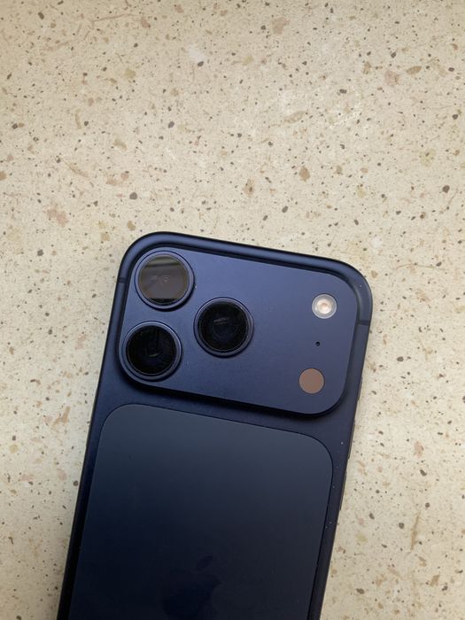Iphone 17 pro dobry stan