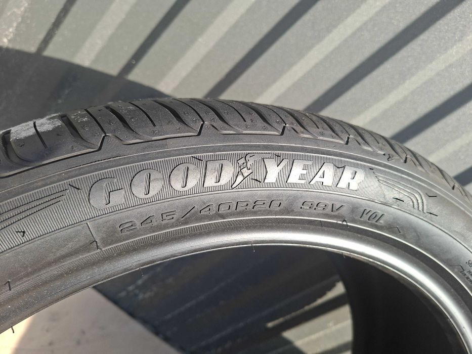 Шини Б/У Демо 2шт 245/40 R20 99V VOL Goodyear Efficient grip perfomance SUV .