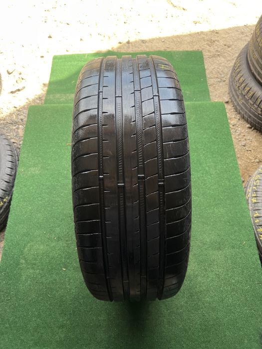 Opona pojedynka 235/45/19 goodyear
