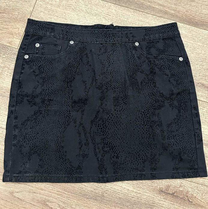 czarna mini spodniczka 38
