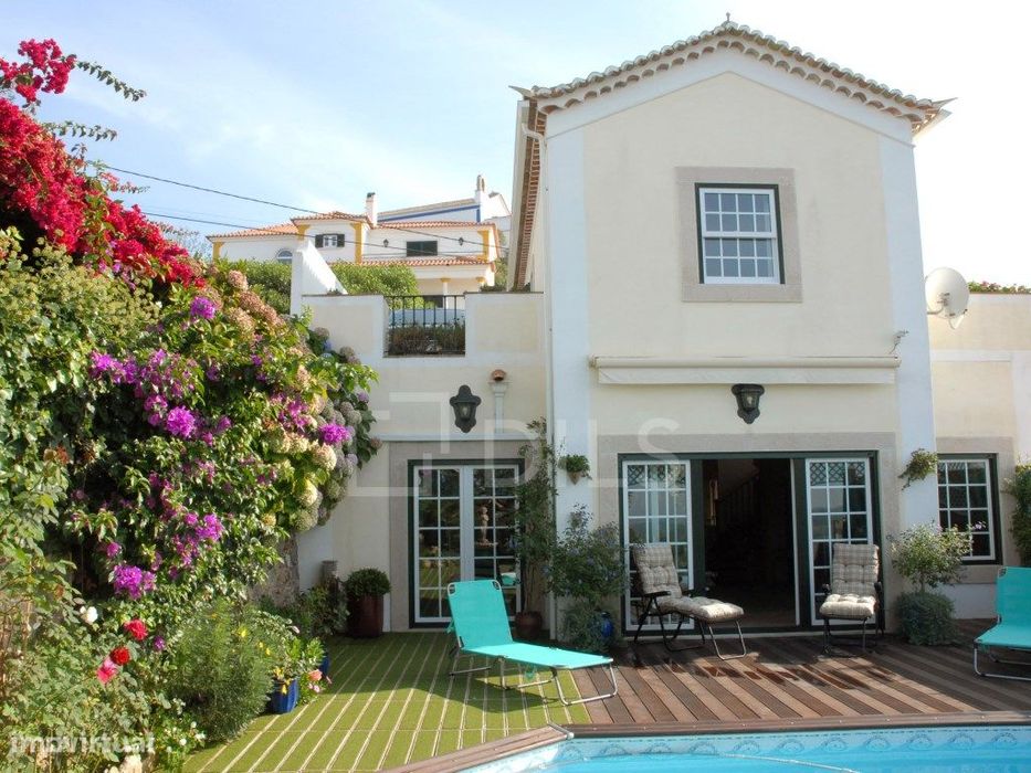 Moradia T3 com vista mar, situada em Sintra