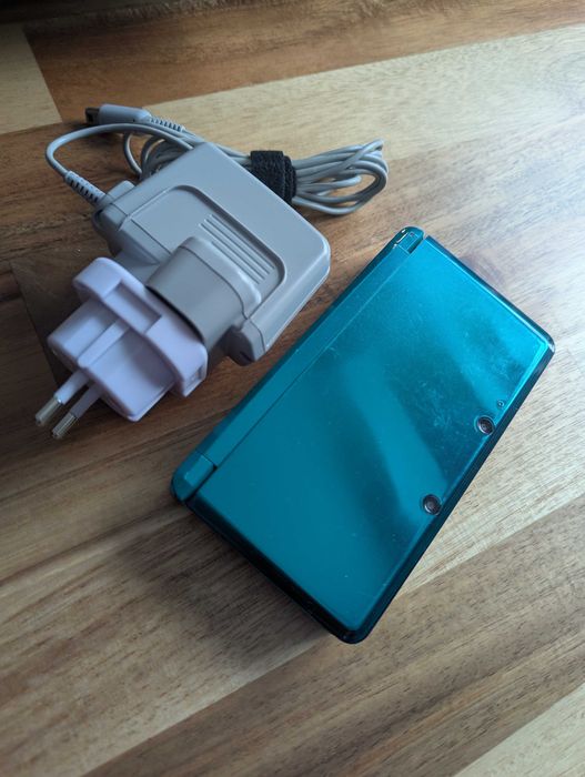 Nintendo 3DS Aqua Blue + Ładowarka sieciowa