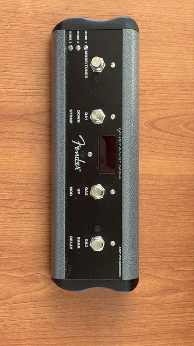 Amplificador de Guitarra - Fender Mustang LT50 + Pedaleira Original