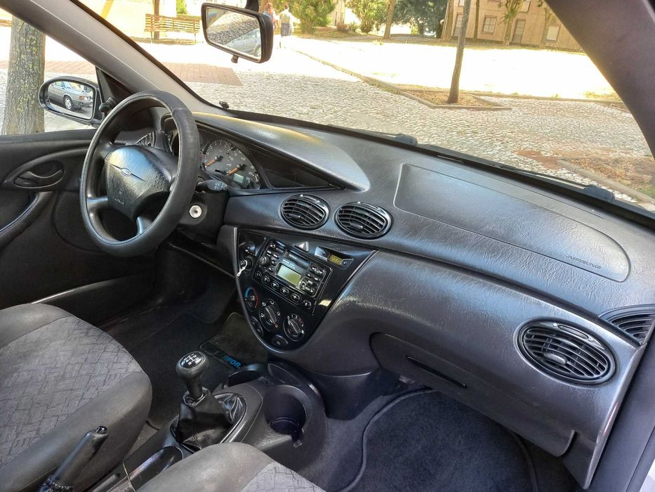 Ford focus 1.4 16v full estras