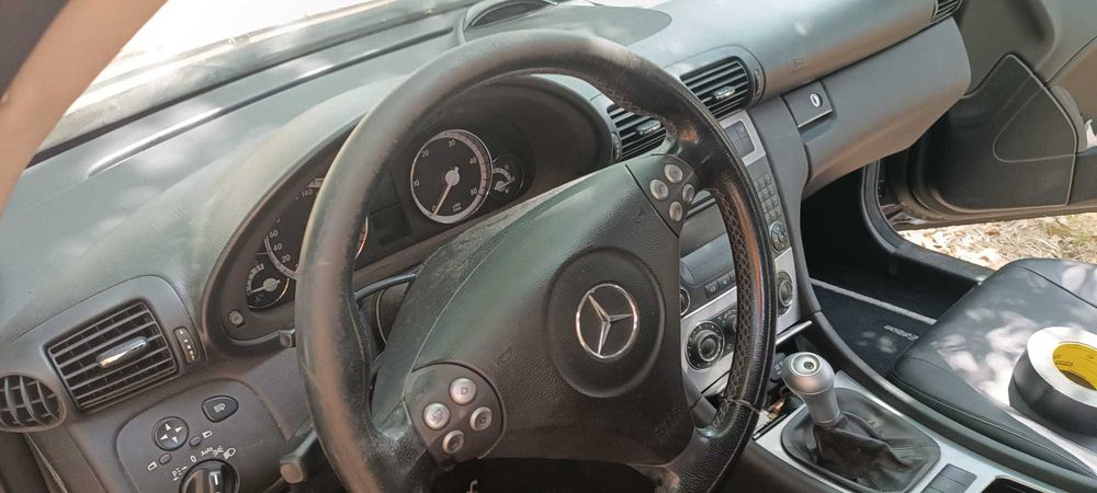 Vendo Mercedes c220 sportcoupe estofos em pele, bancos aquecidos, com apenas 250000 Km