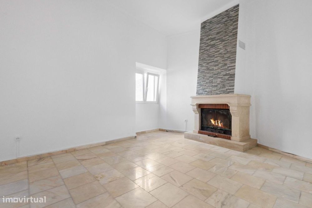 Apartamento T5 com Garagem no Centro de Fronteira - Remodelado