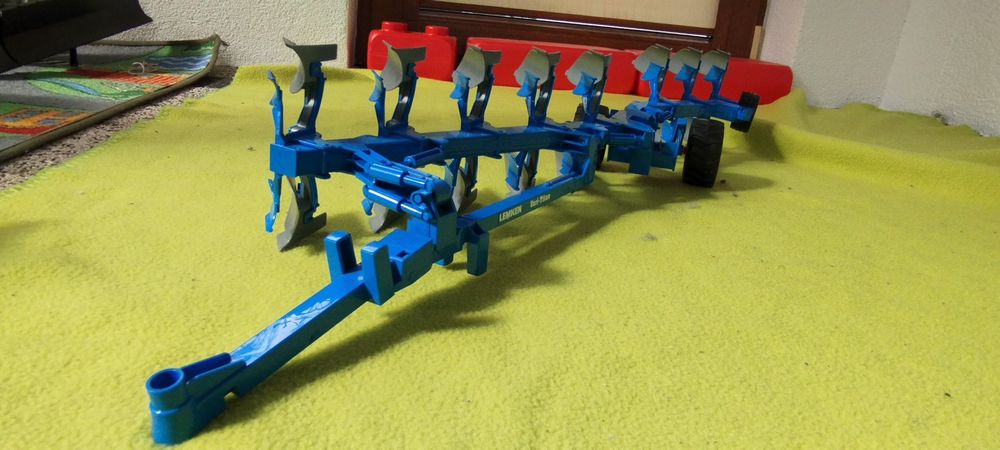 Pług Lemken bruder 8 skibów