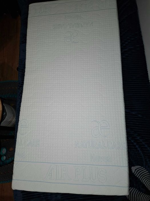 Materac lateksowy Hevea 160×80 cm, wys. 11 cm – bardzo dobry stan