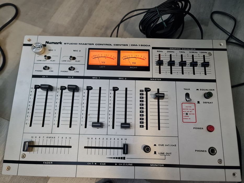 Mixer audio vintage 1977r.  Numark DM-1500A