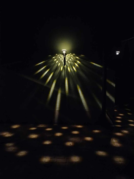 Lampa solarna do ogrodu lub do zamontowania na ścianie HIT