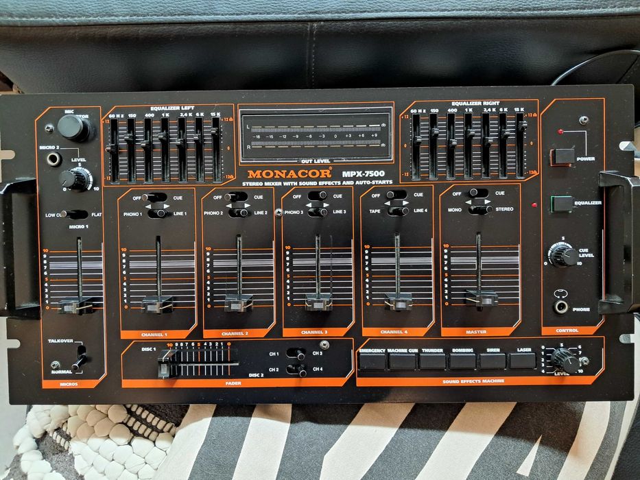 Mesa de mistura Dj analógica Monacor MPX 7500 com 4 canais