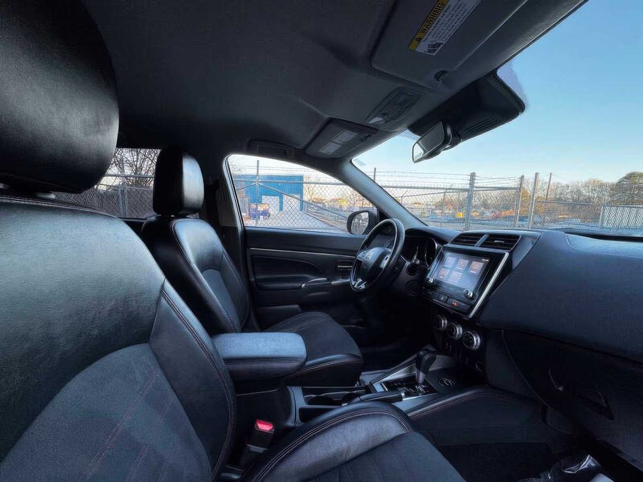 Mitsubishi Outlander SEL      2022