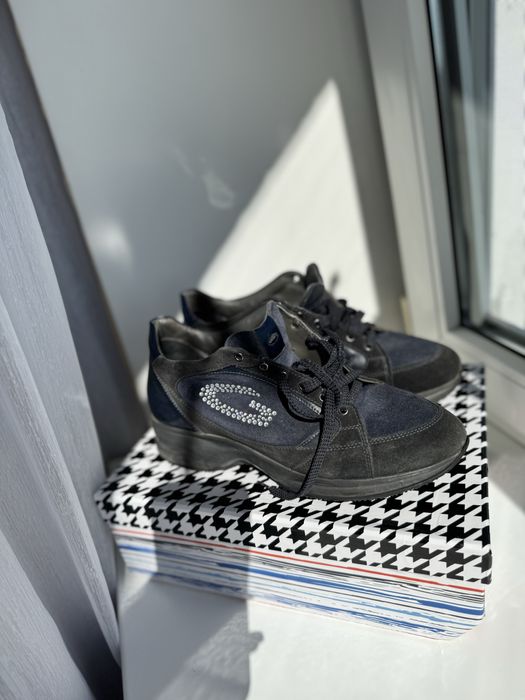 Продам красовки , ботинки , итальянские  38 размер