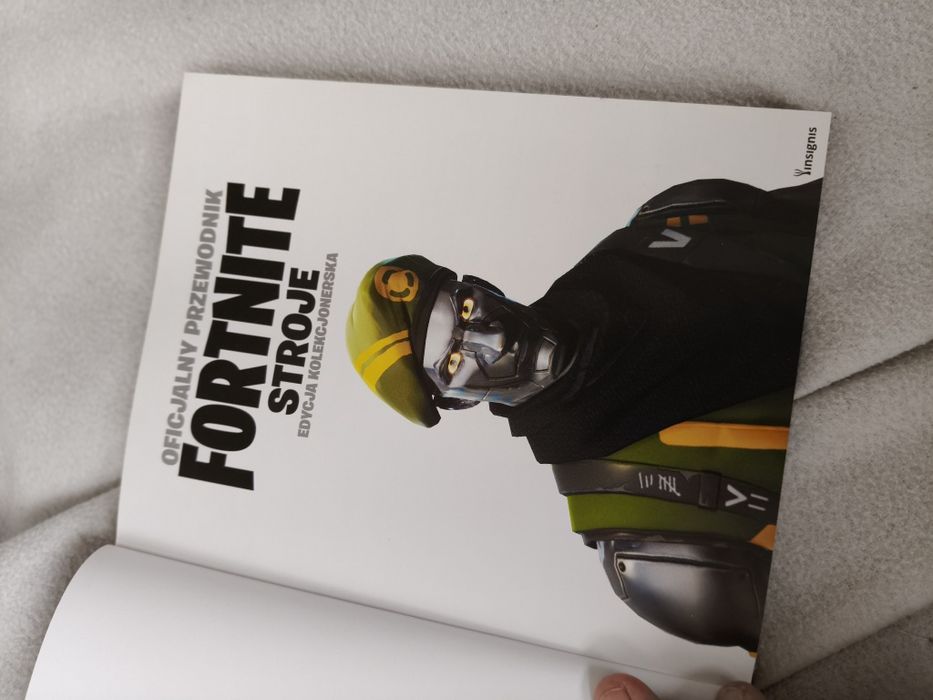książka "Oficjalny przewodnik Fortnite. Stroje. Edycja kolekcjonerska"