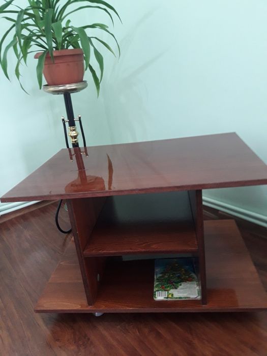 Журнальний столик