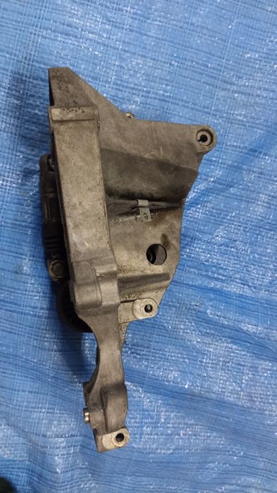 Кронштейн кріплення генератора VW AUDI SKODA 1.9 TDI 96 KW 130 к.с.