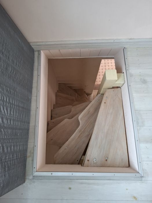 Цегляний будинок в селі Мотовилівська Слобідка, є піч