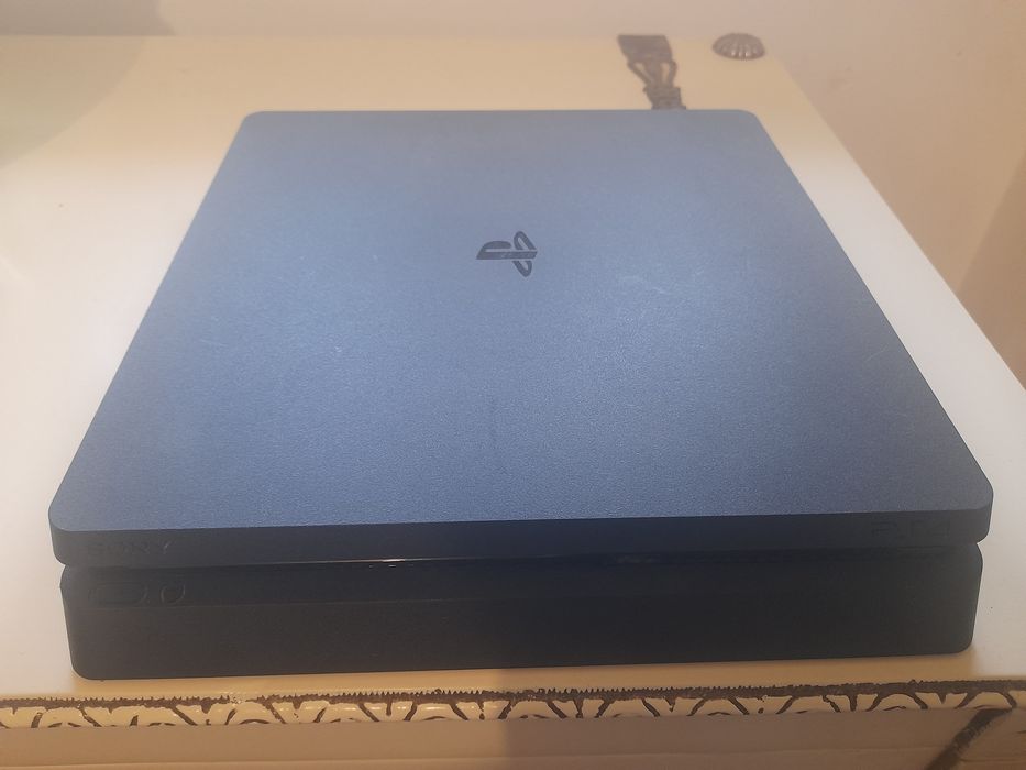 Playstation 4 Slim 1 TB