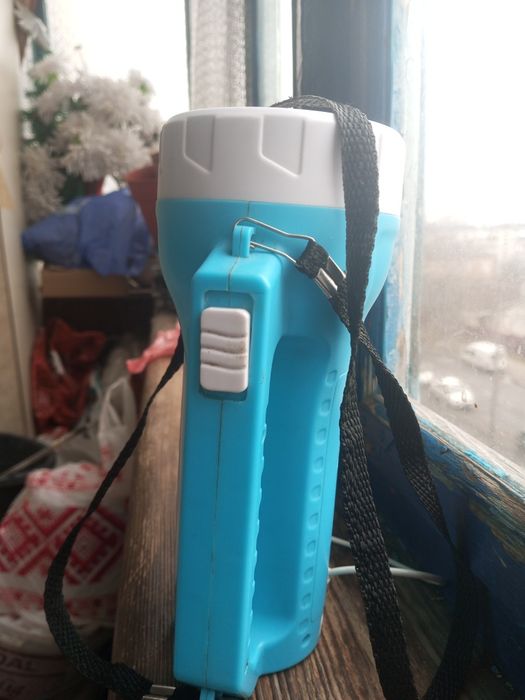 Фонарик аккумуляторный