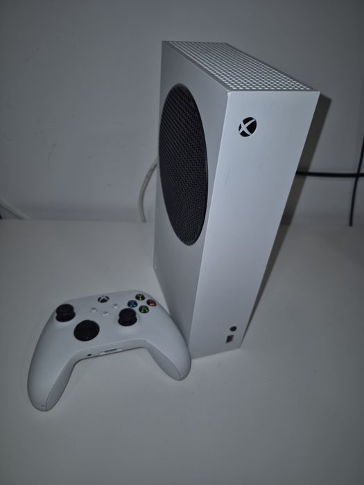 Vendo ou troco ps4 desbloqueada e xbox  serie S  por algo do meu inter