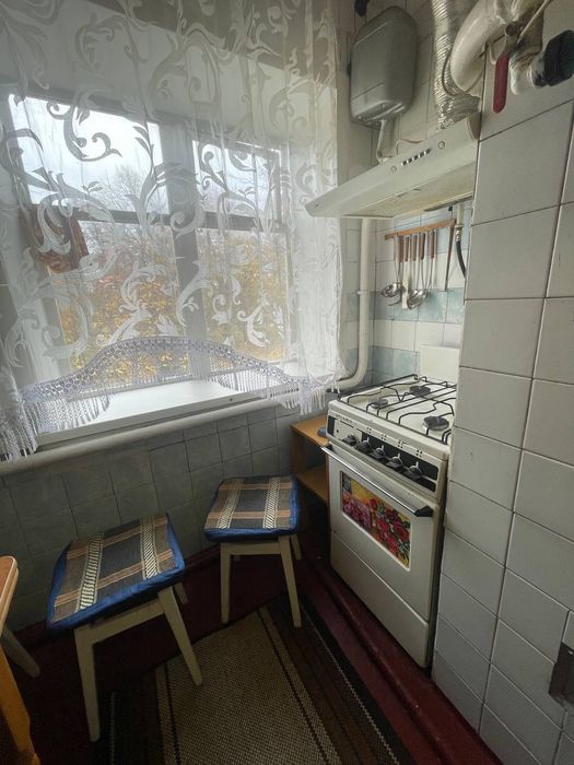 3-Кімнатна квартира в місті Буринь , біля автовокзалу , з гаражем !