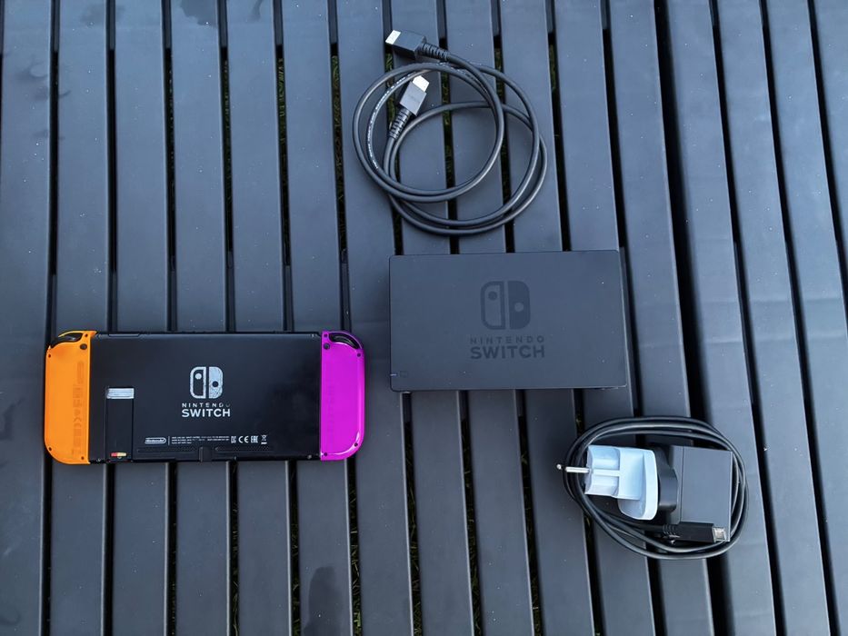 Nintendo Switch + microSD 128 GB – bardzo dobry stan