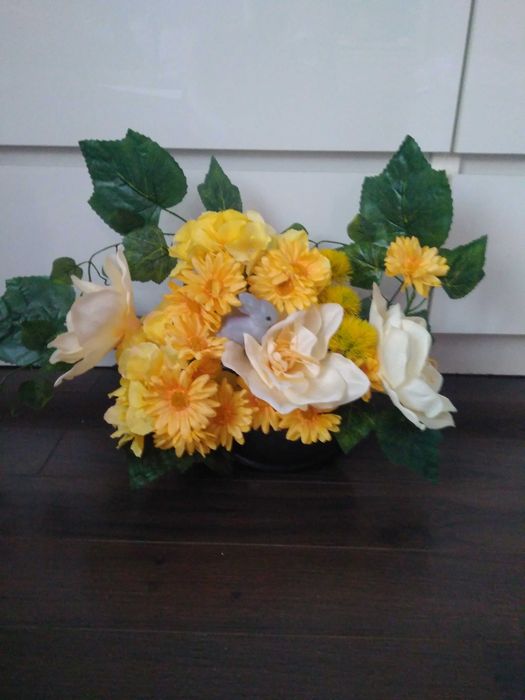 Kompozycja na cmentarz obciążona