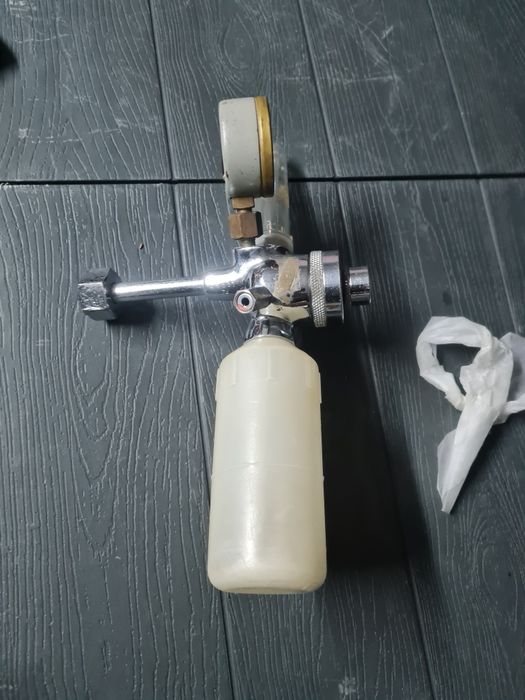 Reduktor tlenowy z nawilżacze