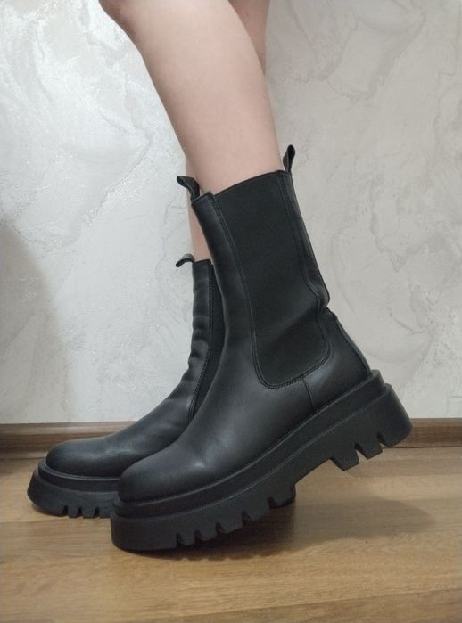 Продам зимові теплі чобітки на зиму