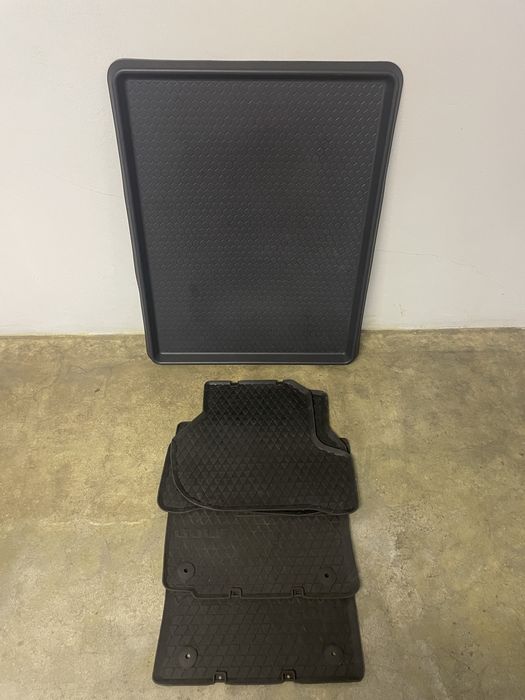 Jogo tapetes ORIGINAIS + proteção mala para VW GOLF VI