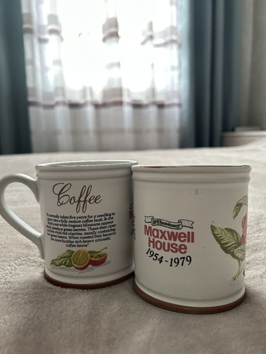 Вінтажні колекційні кухлі Denby, випущені до 25-ї річниці Maxwell Hous