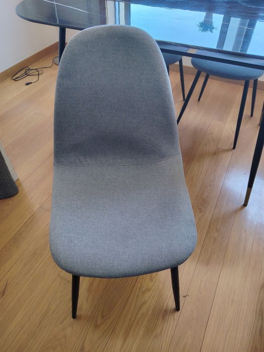 Mesa sala com quatro cadeiras