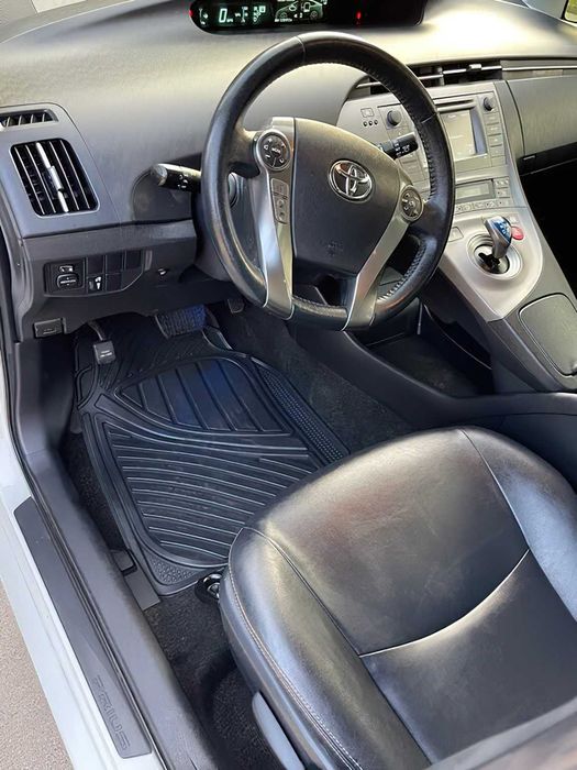 Toyota Prius Persona Series      2015