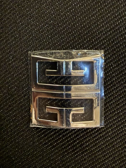 Подарунки. Оригінальна косметичка Живанши